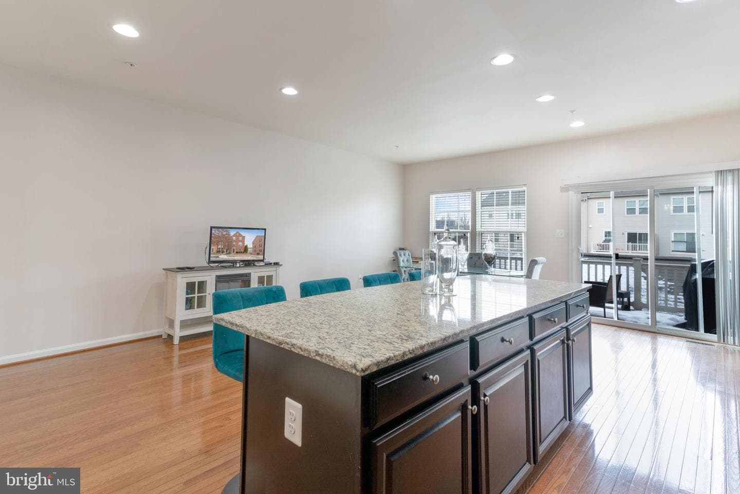 5538 Peanuts Lane photo 4