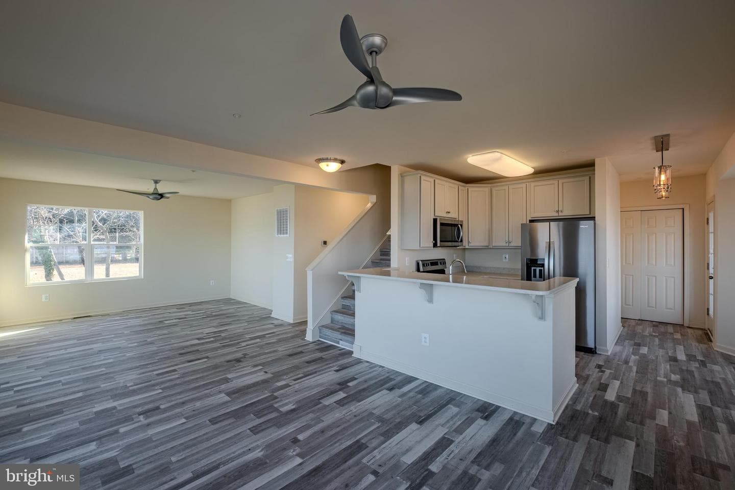 7391 Benedict Avenue photo 14