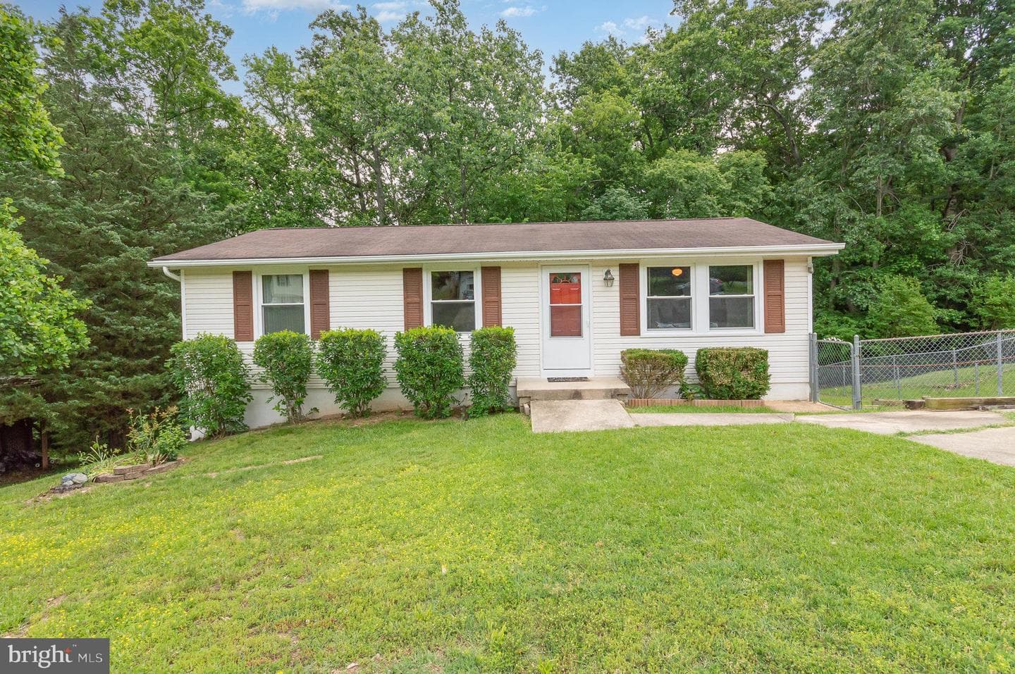 2407 Oakwood Court