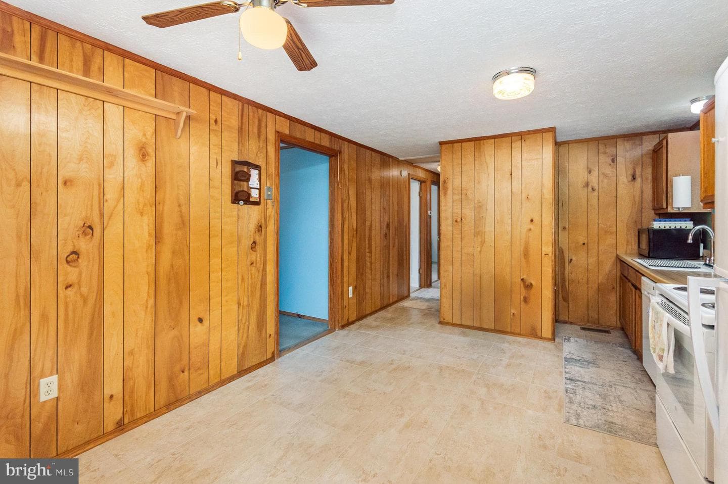 2407 Oakwood Court photo 18