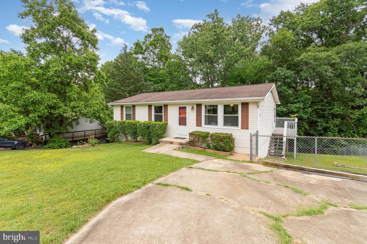 2407 Oakwood Court photo 2