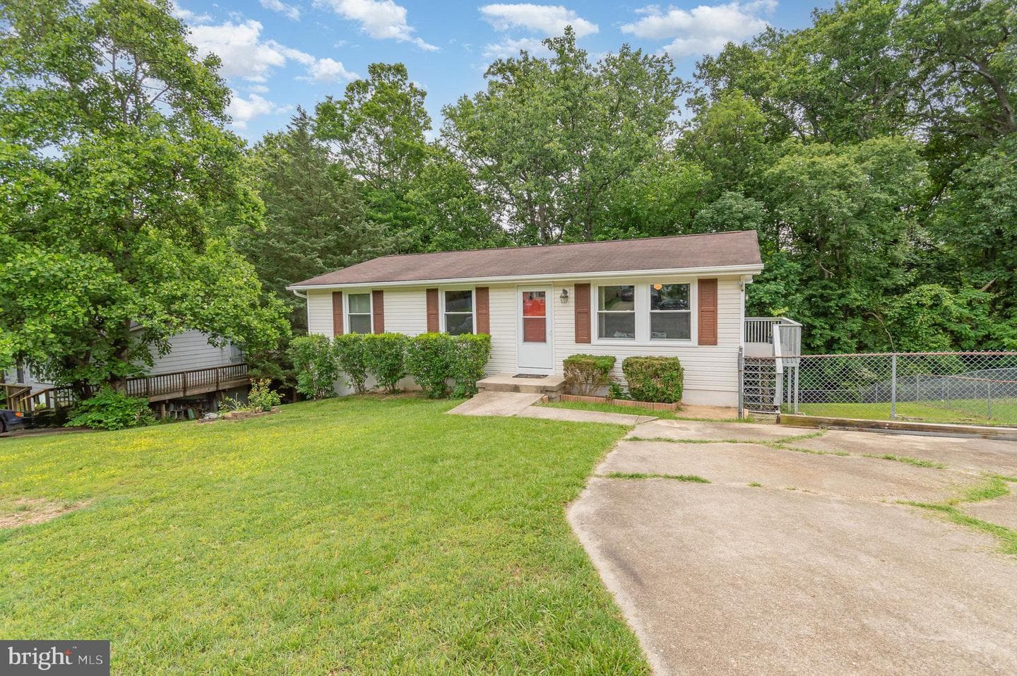 2407 Oakwood Court photo 28