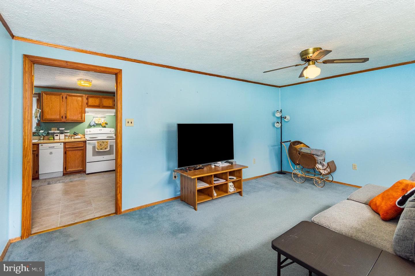 2407 Oakwood Court photo 4