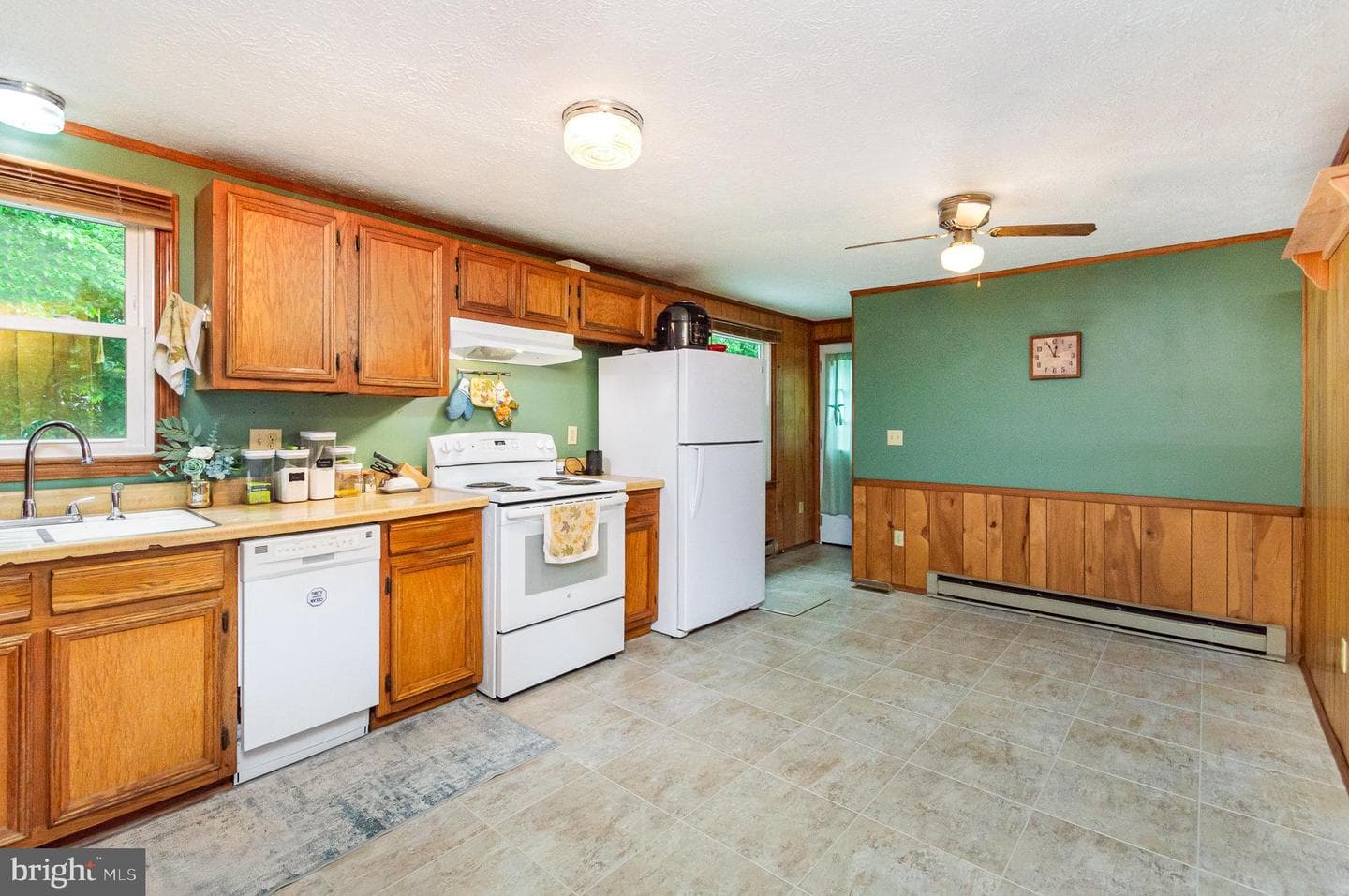 2407 Oakwood Court photo 6