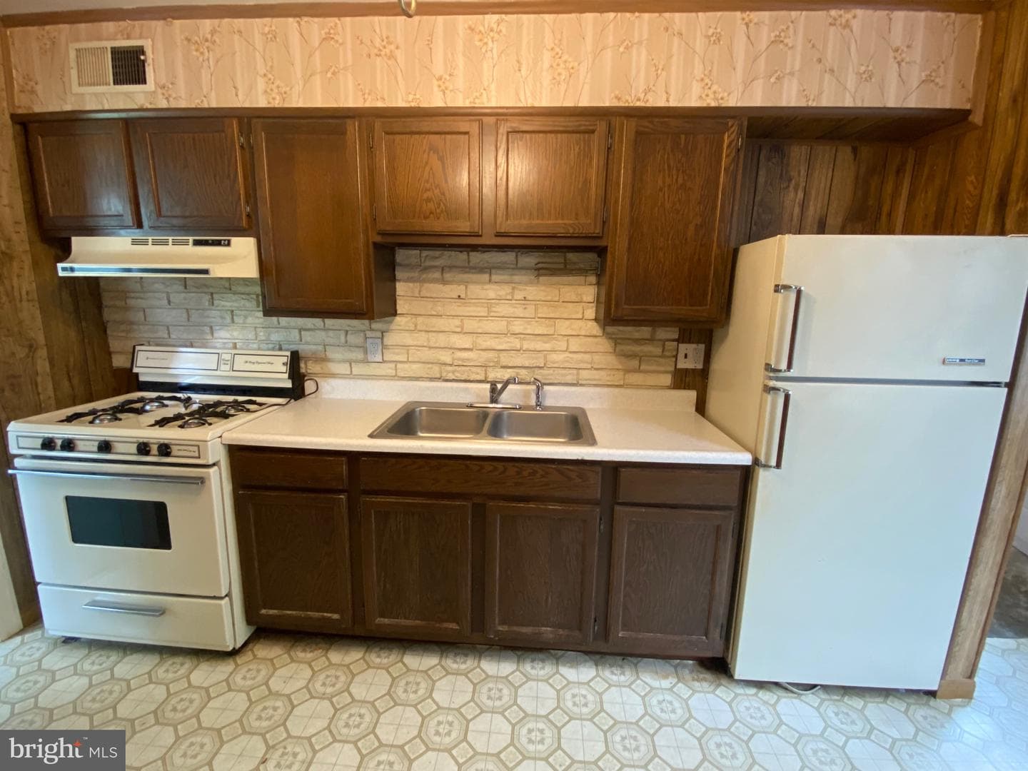 33 Delta Place photo 15