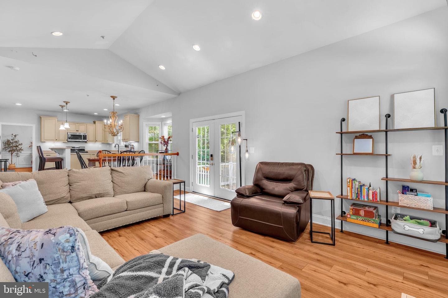 14745 Jennifer Court photo 31