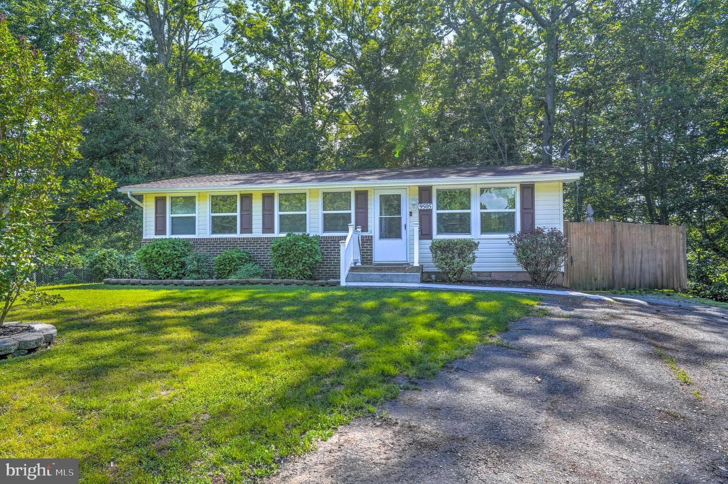 9505 Oakridge Court photo 3