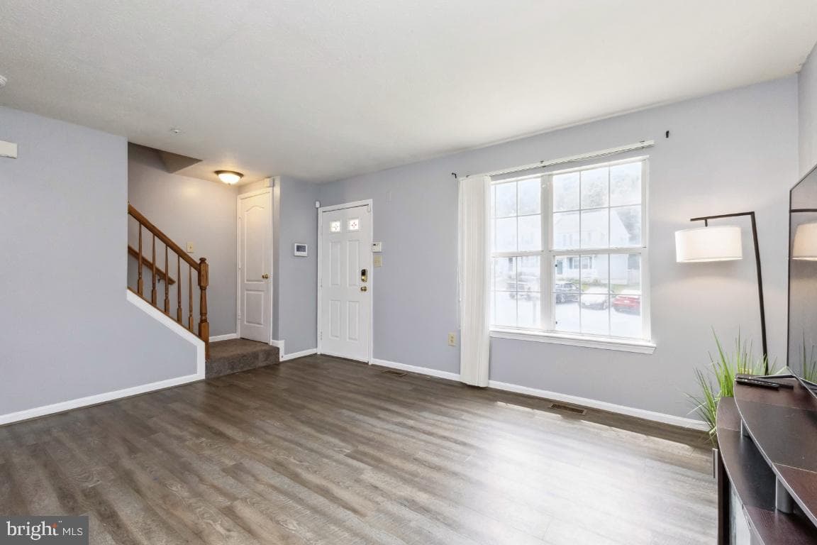 6620 Captain Johns Court photo 4