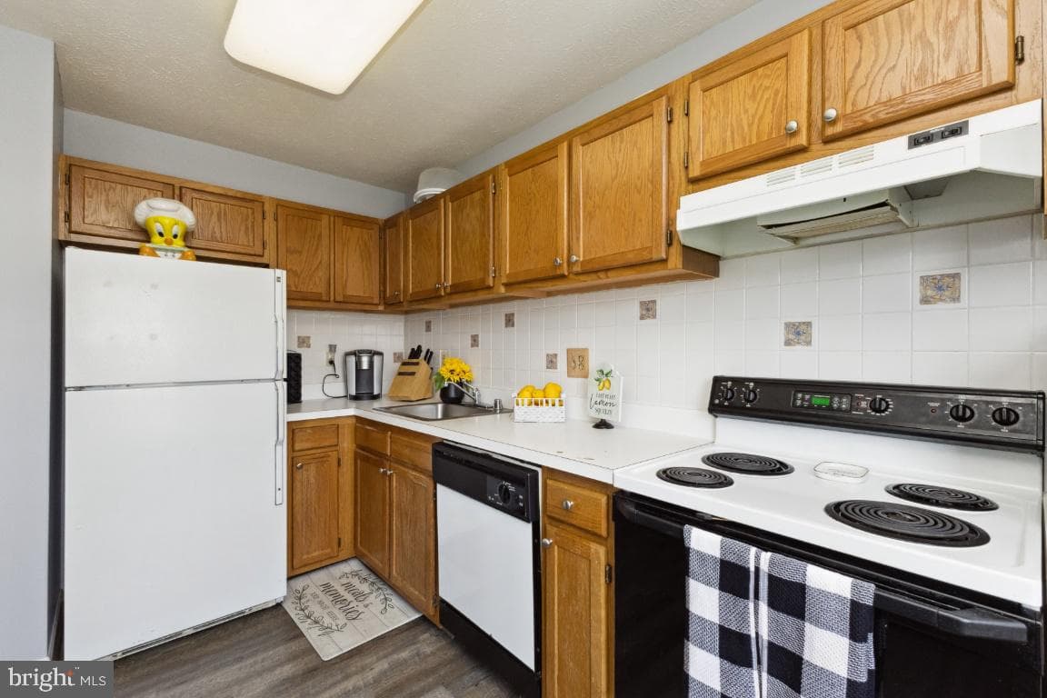 6620 Captain Johns Court photo 9