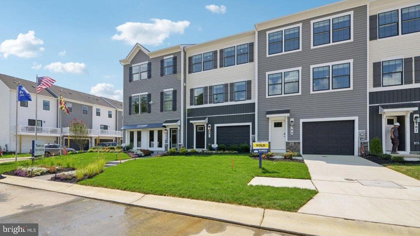 470 Still Feather Avenue photo 4