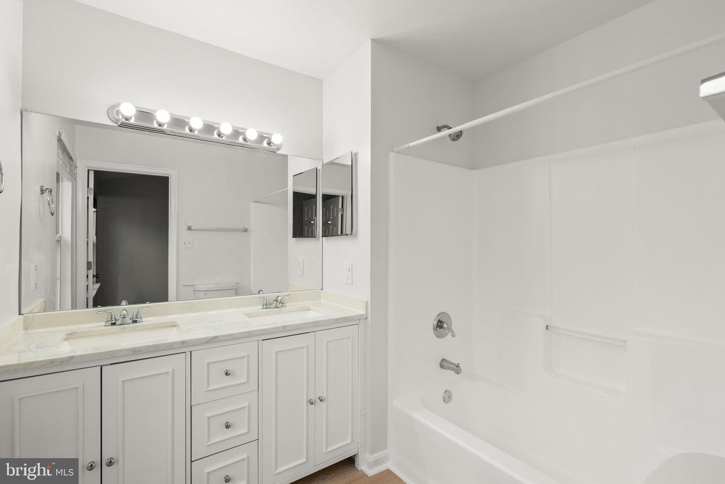 2530 Enterprise Place photo 20