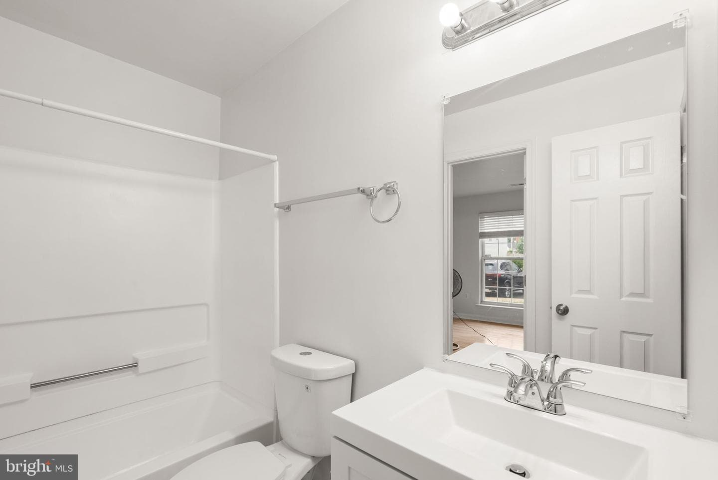 2530 Enterprise Place photo 26
