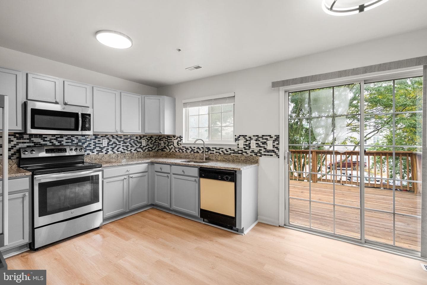 2530 Enterprise Place photo 9