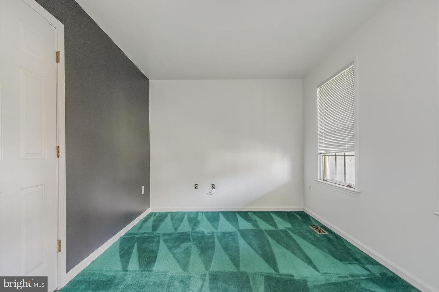 1305 Greenmont Drive photo 3