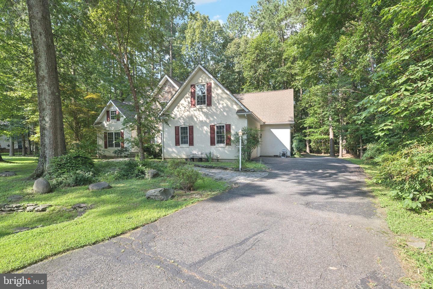 14715 Jennifer Court, Issue