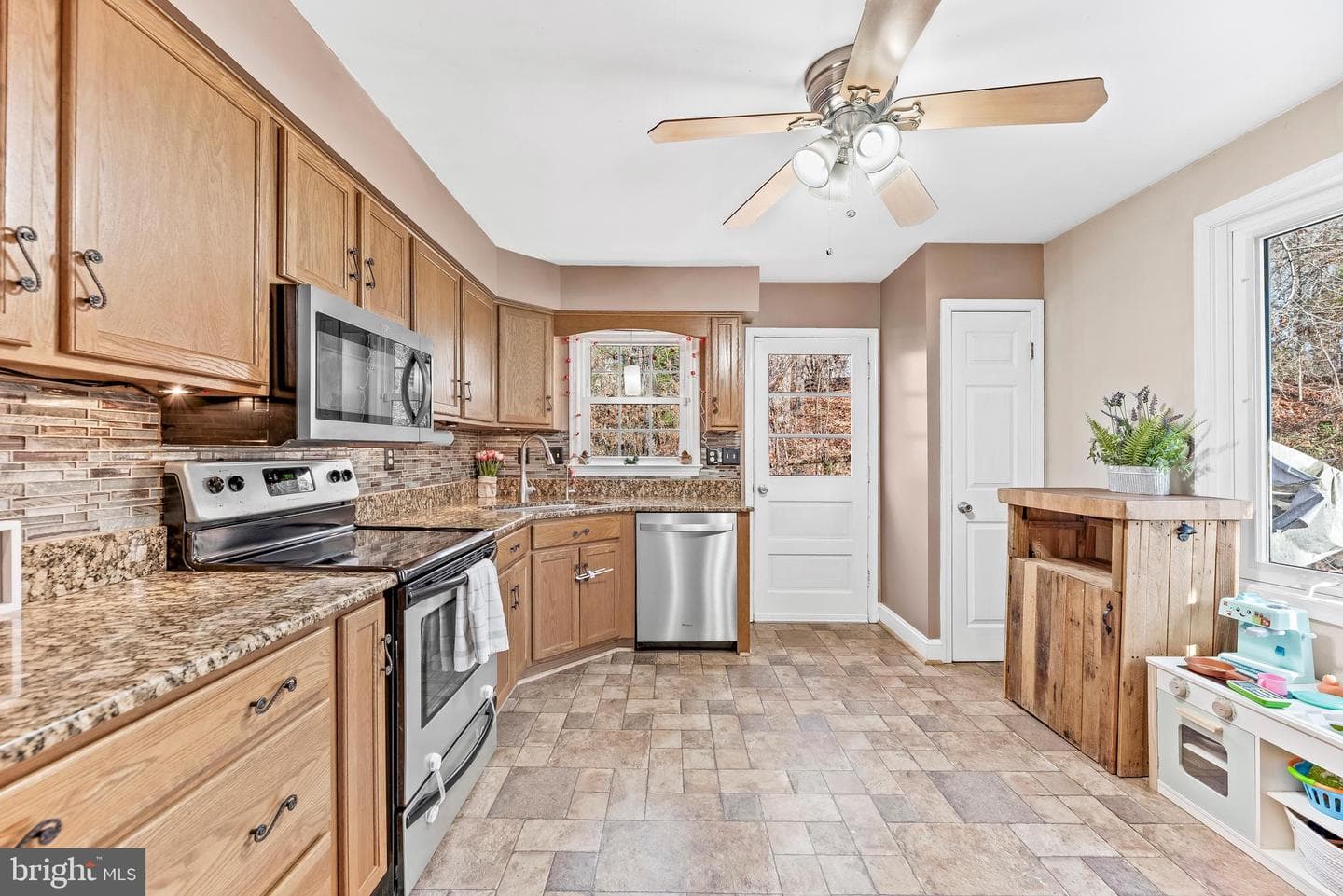 13988 Oaks Road photo 8