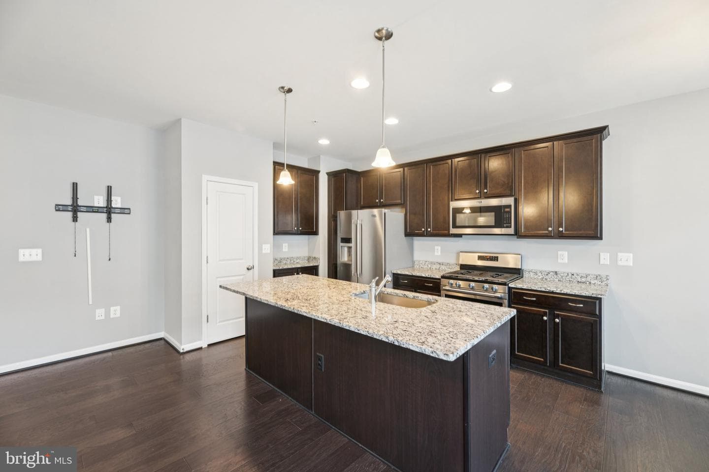 389 Buckeye Circle photo 5