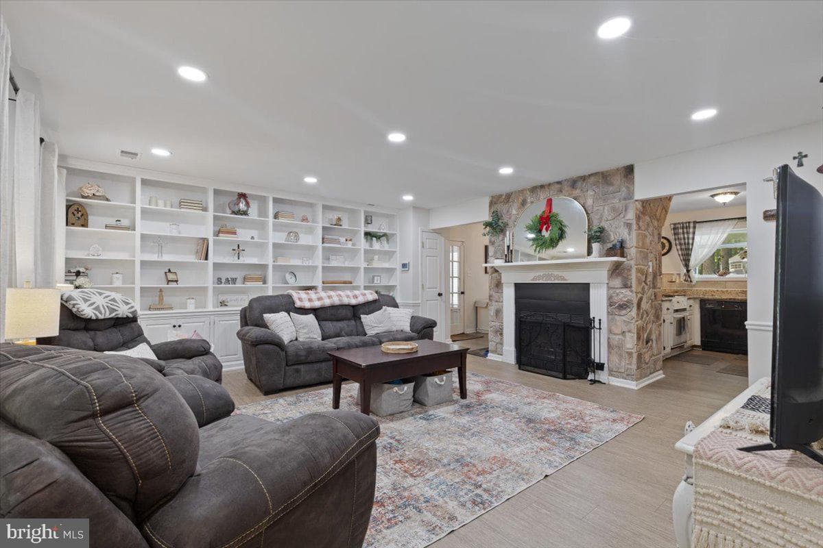 8640 Valley Drive photo 7