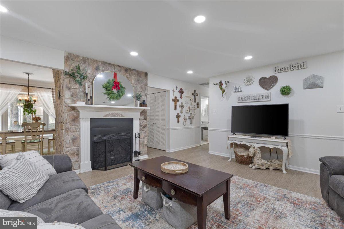 8640 Valley Drive photo 9