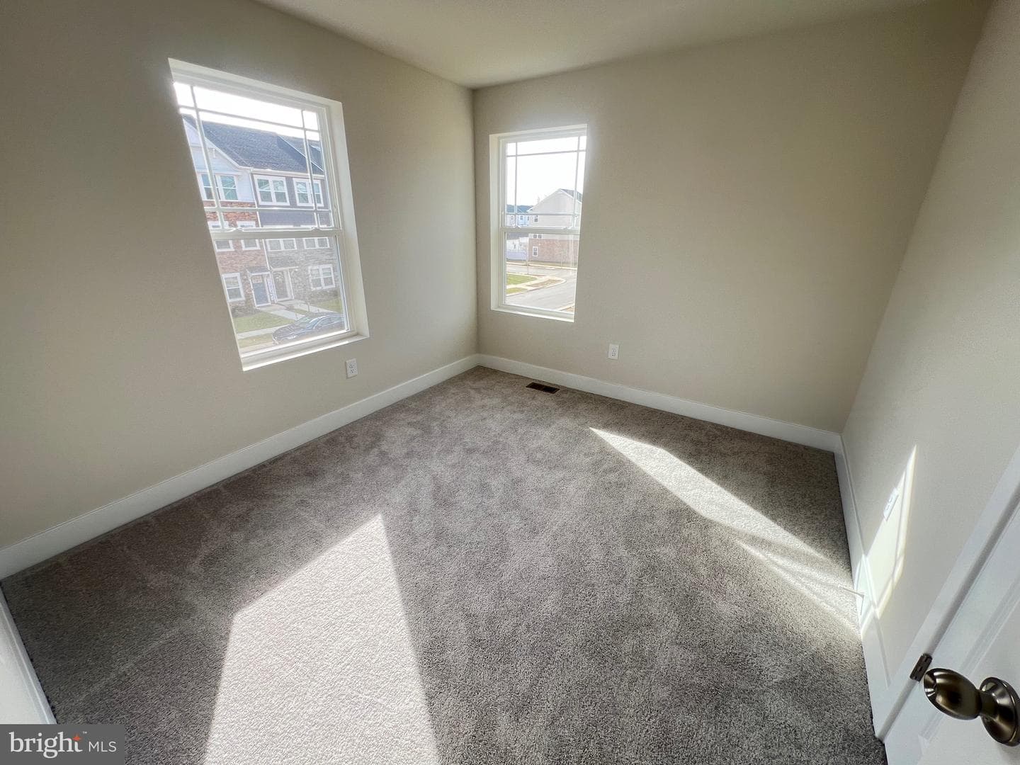 10627 Roundstone Ln photo 9