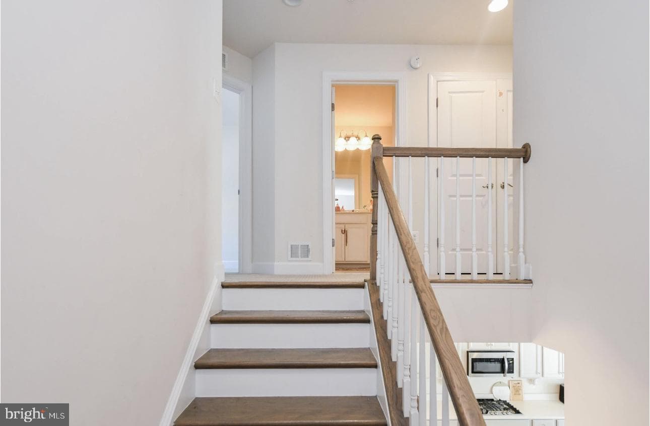 2821 Golden Gate Court photo 12