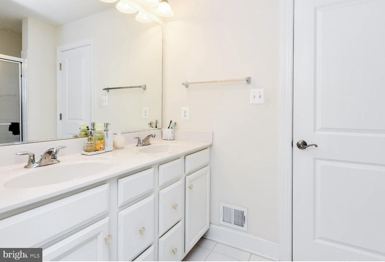 2821 Golden Gate Court photo 17