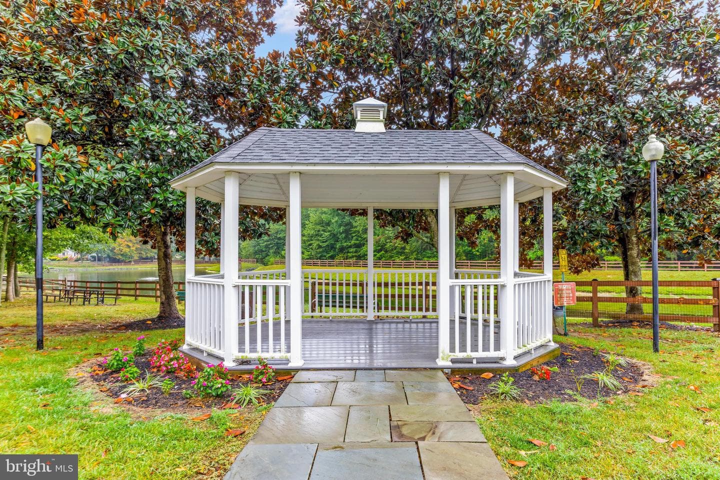 10602 Ashford Circle photo 39