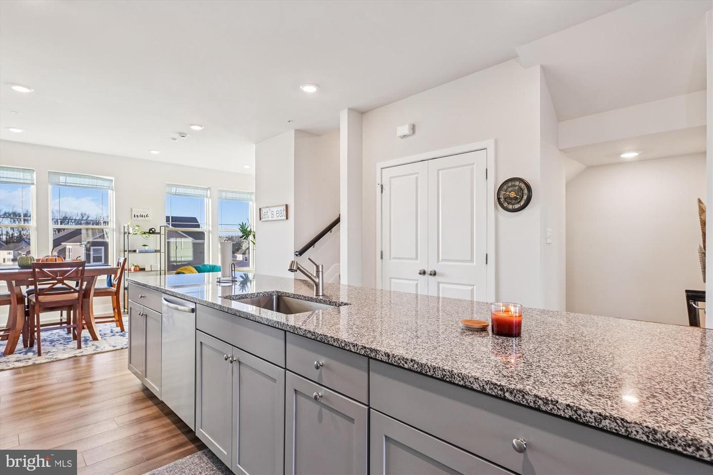 6878 Barrowfield Pl photo 15