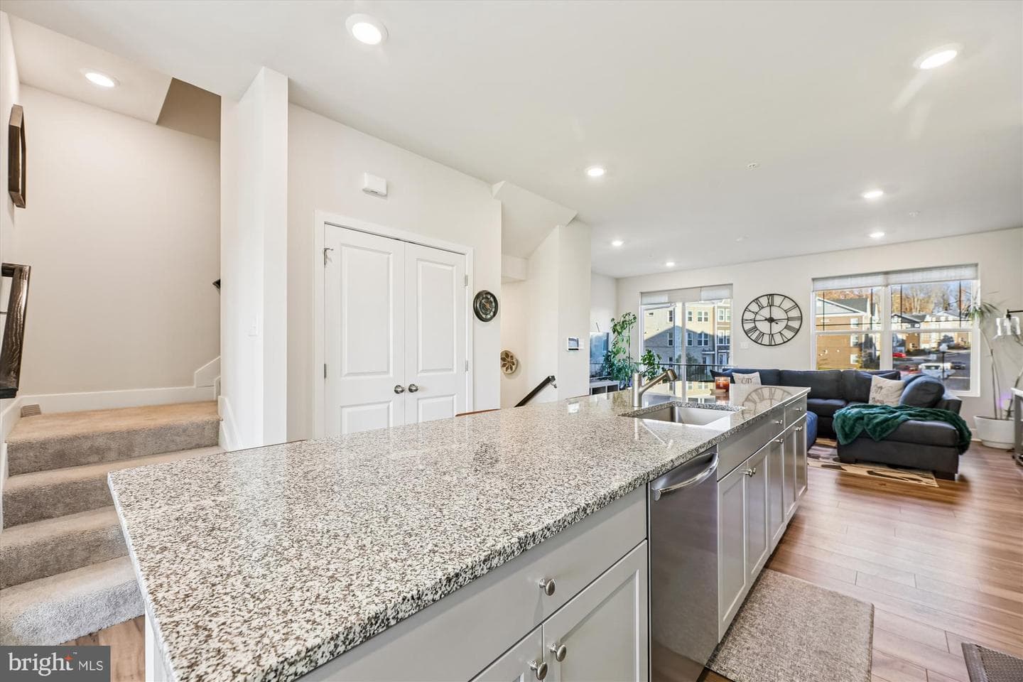 6878 Barrowfield Pl photo 16
