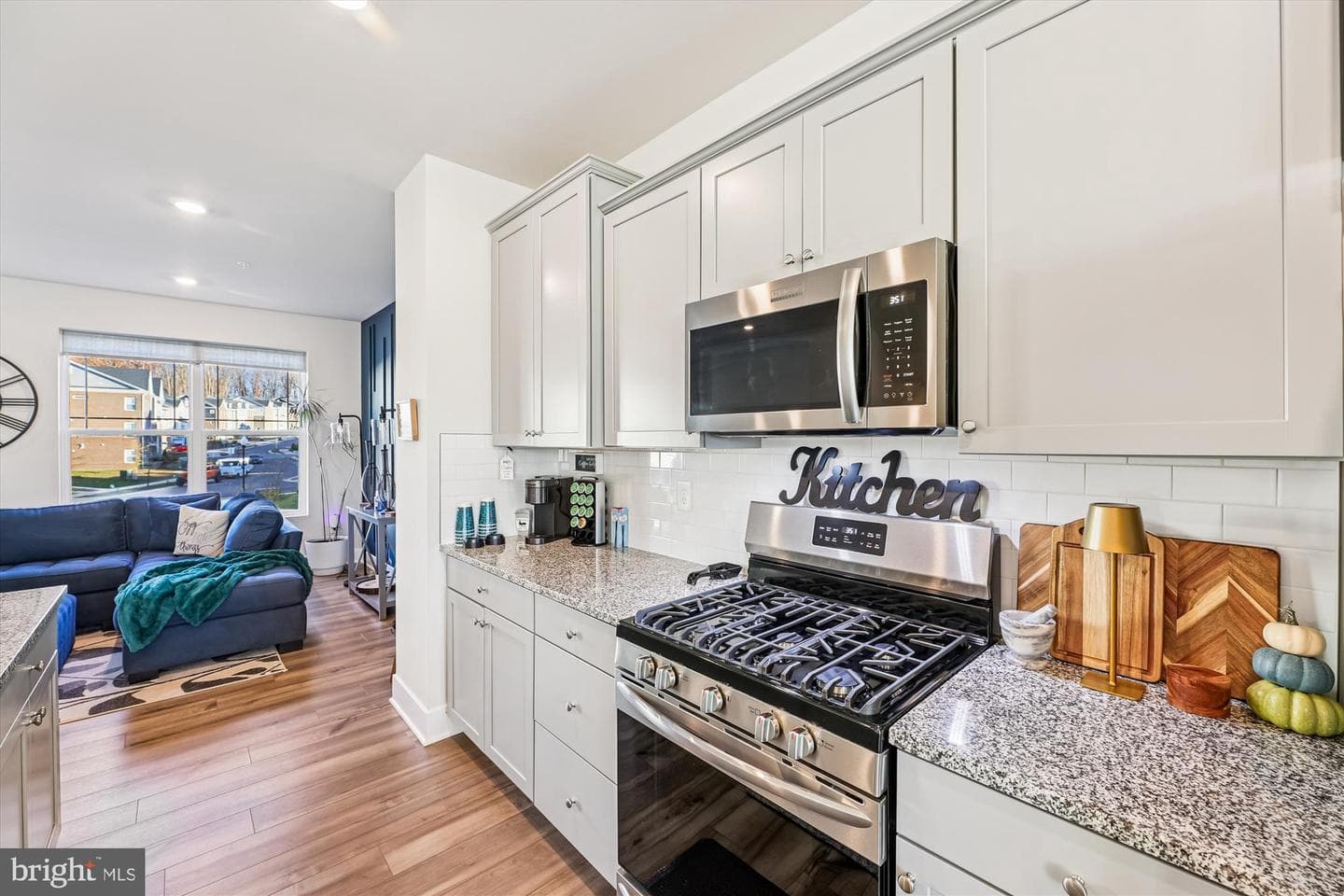 6878 Barrowfield Pl photo 17