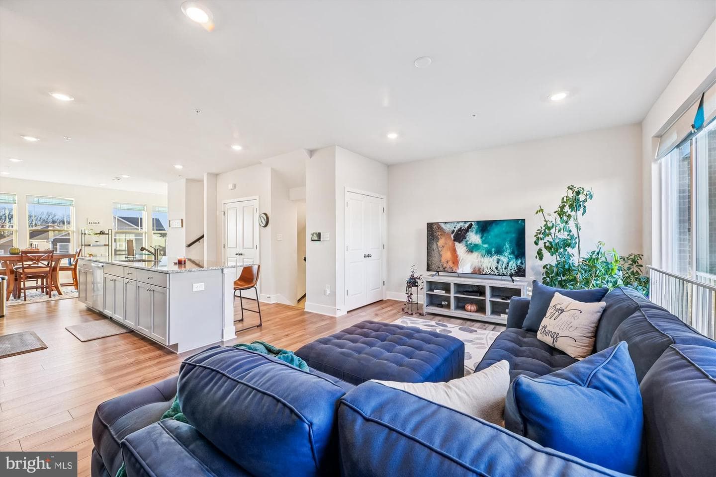 6878 Barrowfield Pl photo 19