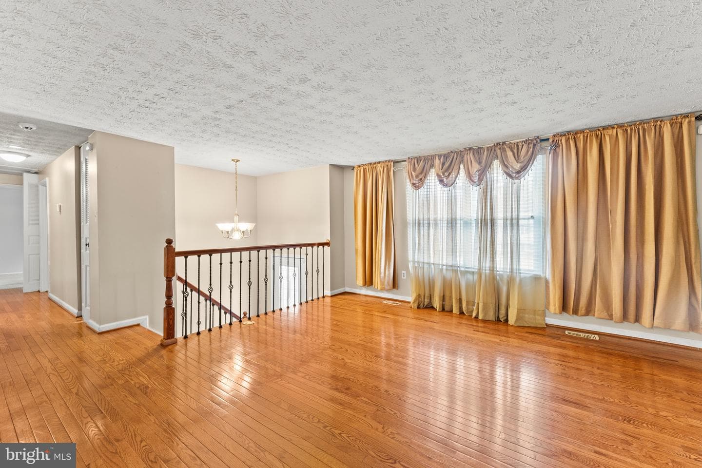 2121 Briarwood Drive photo 3