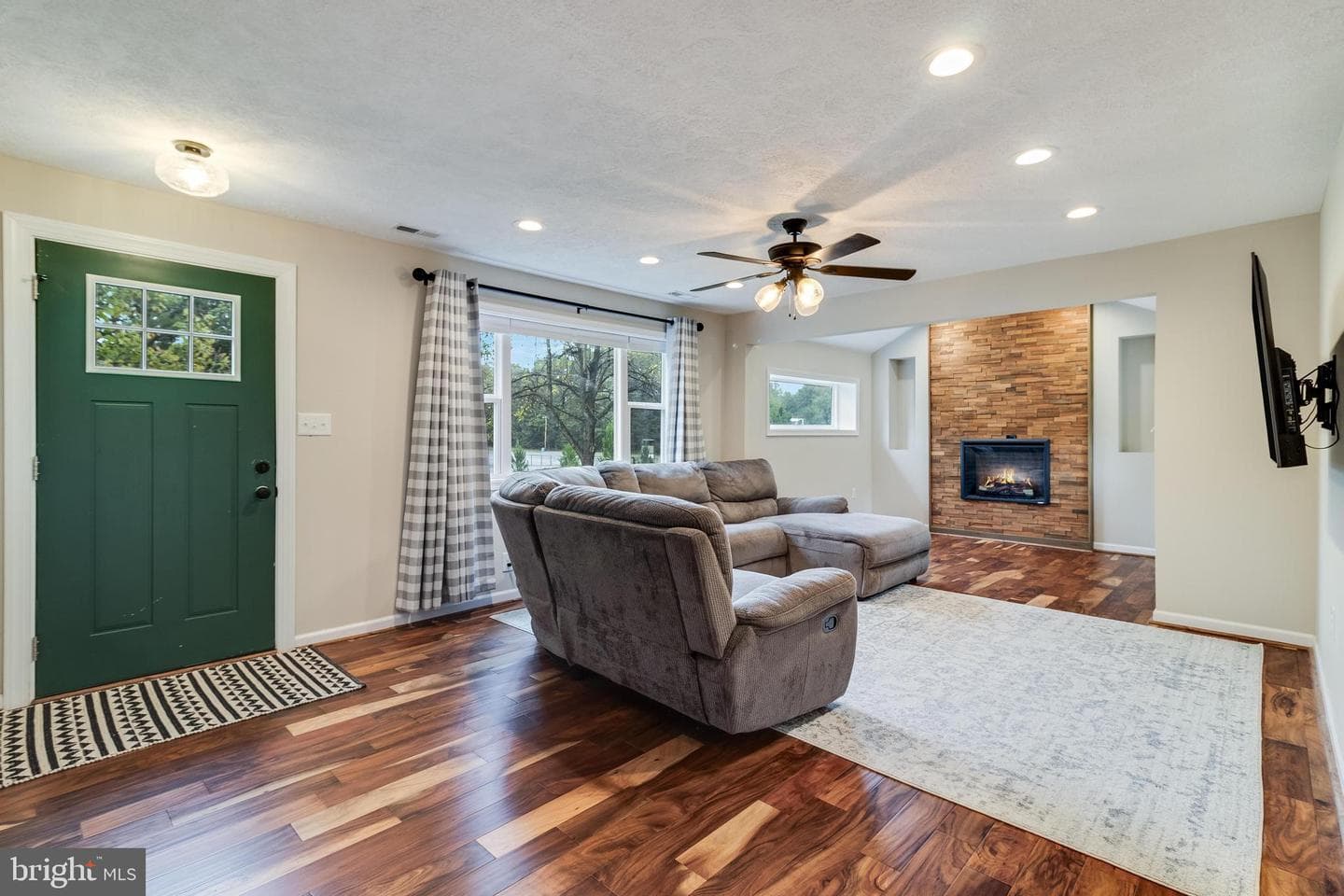 7655 Hawthorne Road photo 6