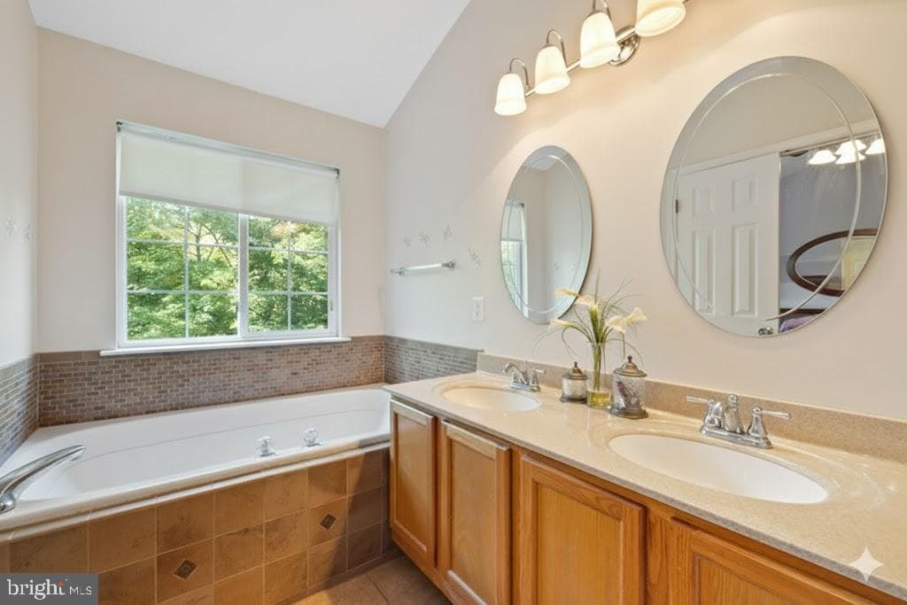 2865 Waters Edge Court photo 23