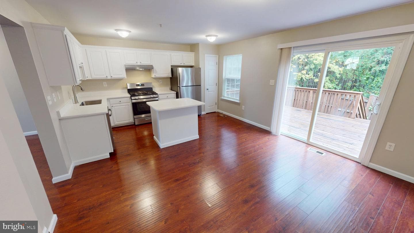 10611 Riva Place photo 25