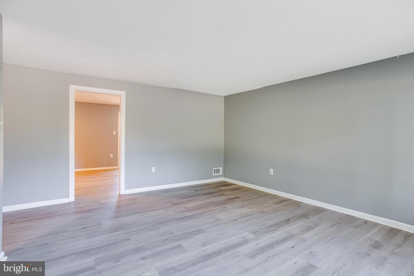 2914 Sandwich Drive photo 17