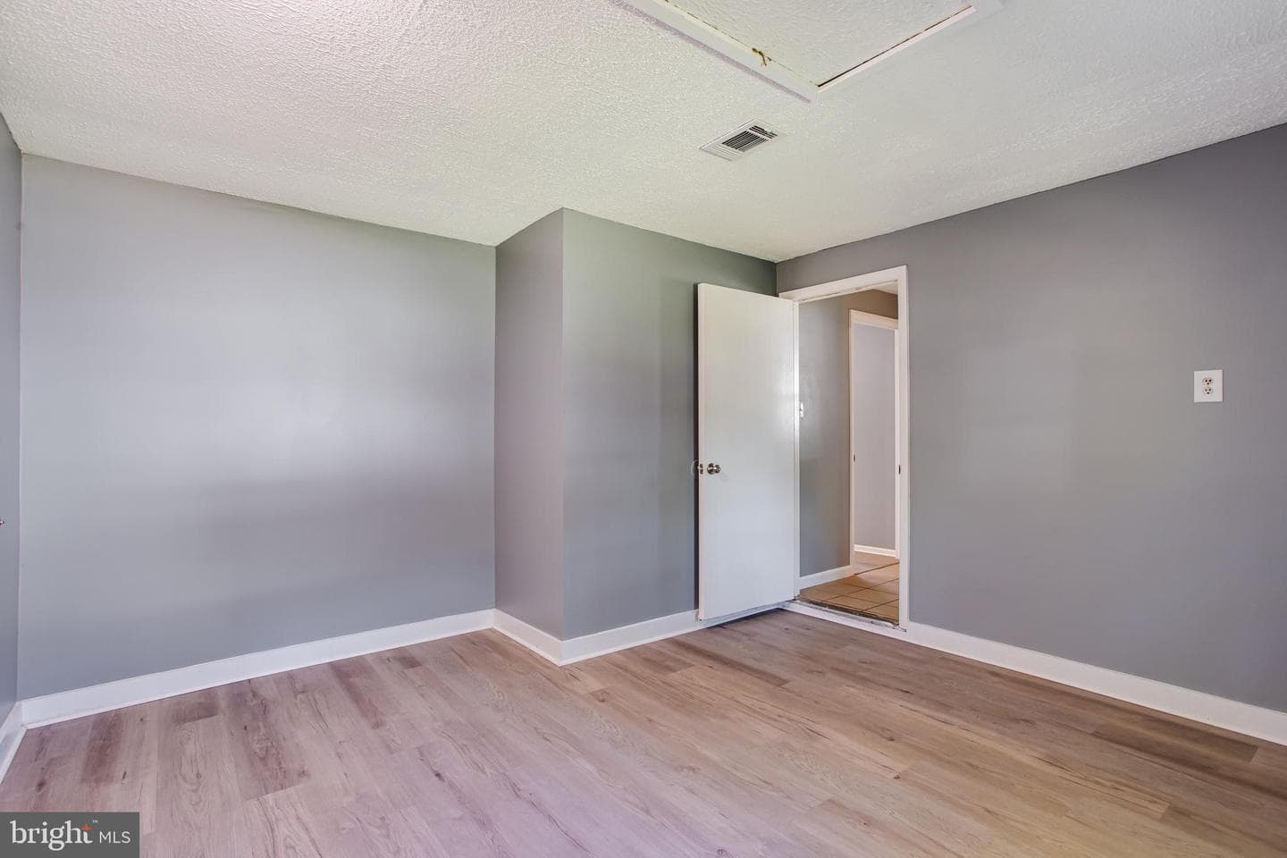 2914 Sandwich Drive photo 23