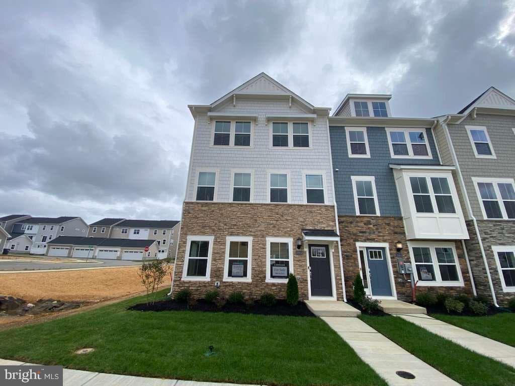10602 Roundstone Ln photo 1