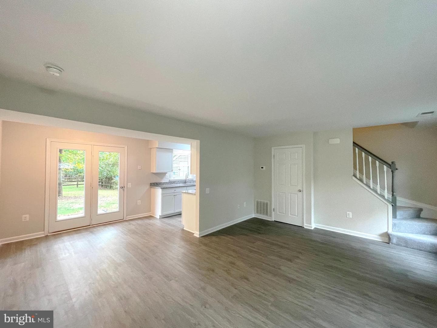 717 Barrington Drive photo 4