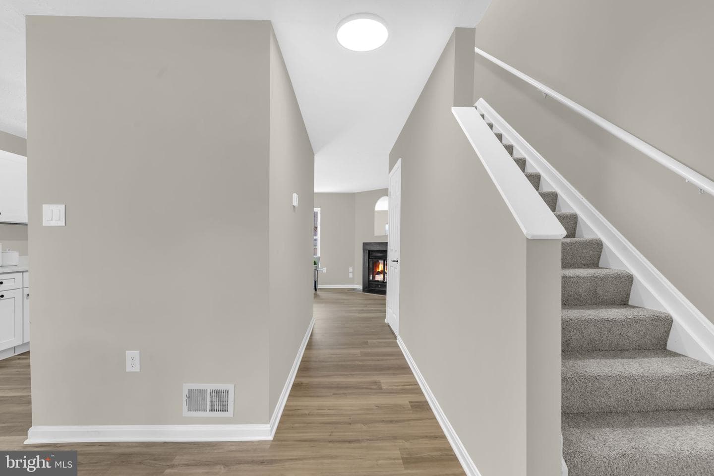 13 King James Place photo 11