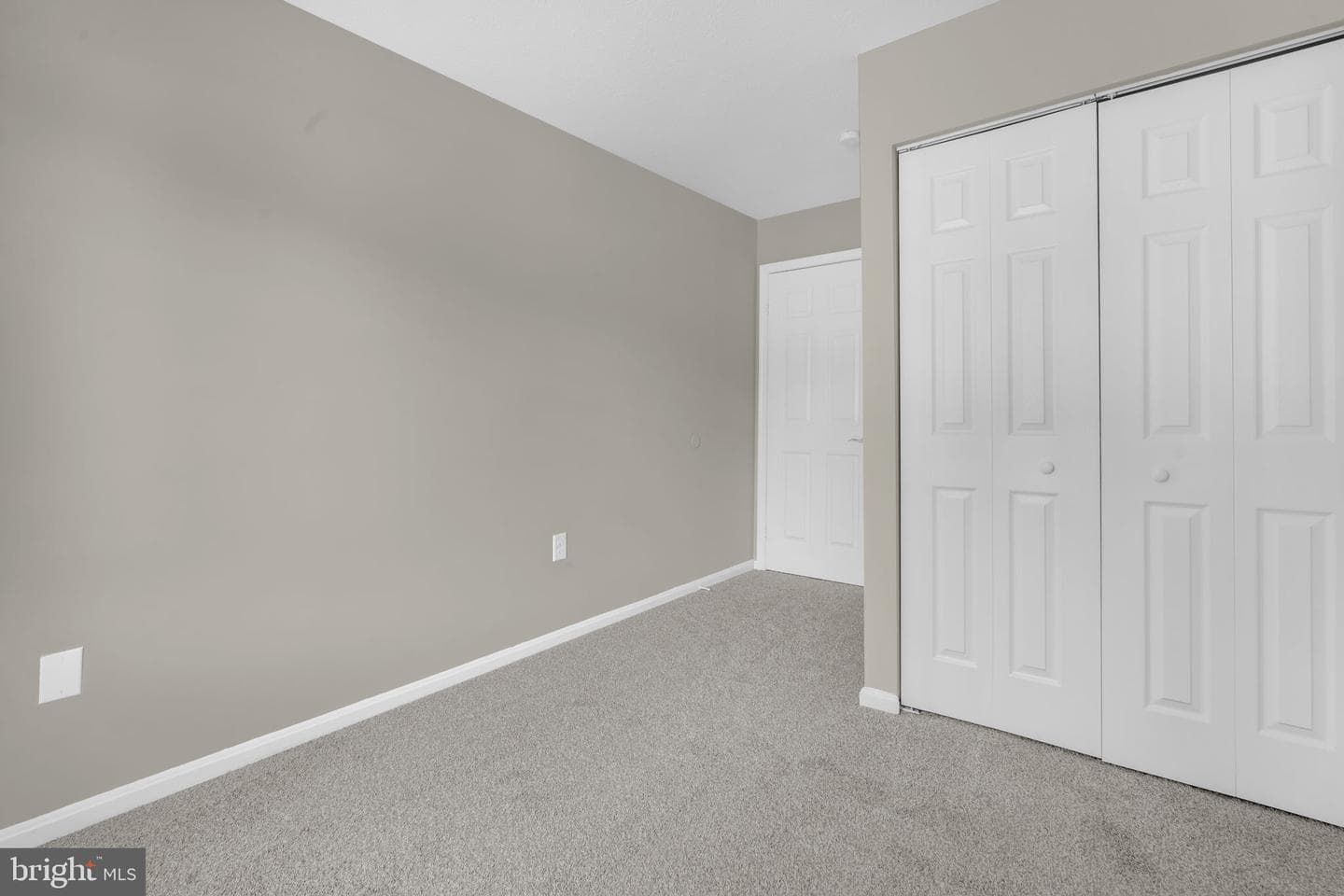 13 King James Place photo 18