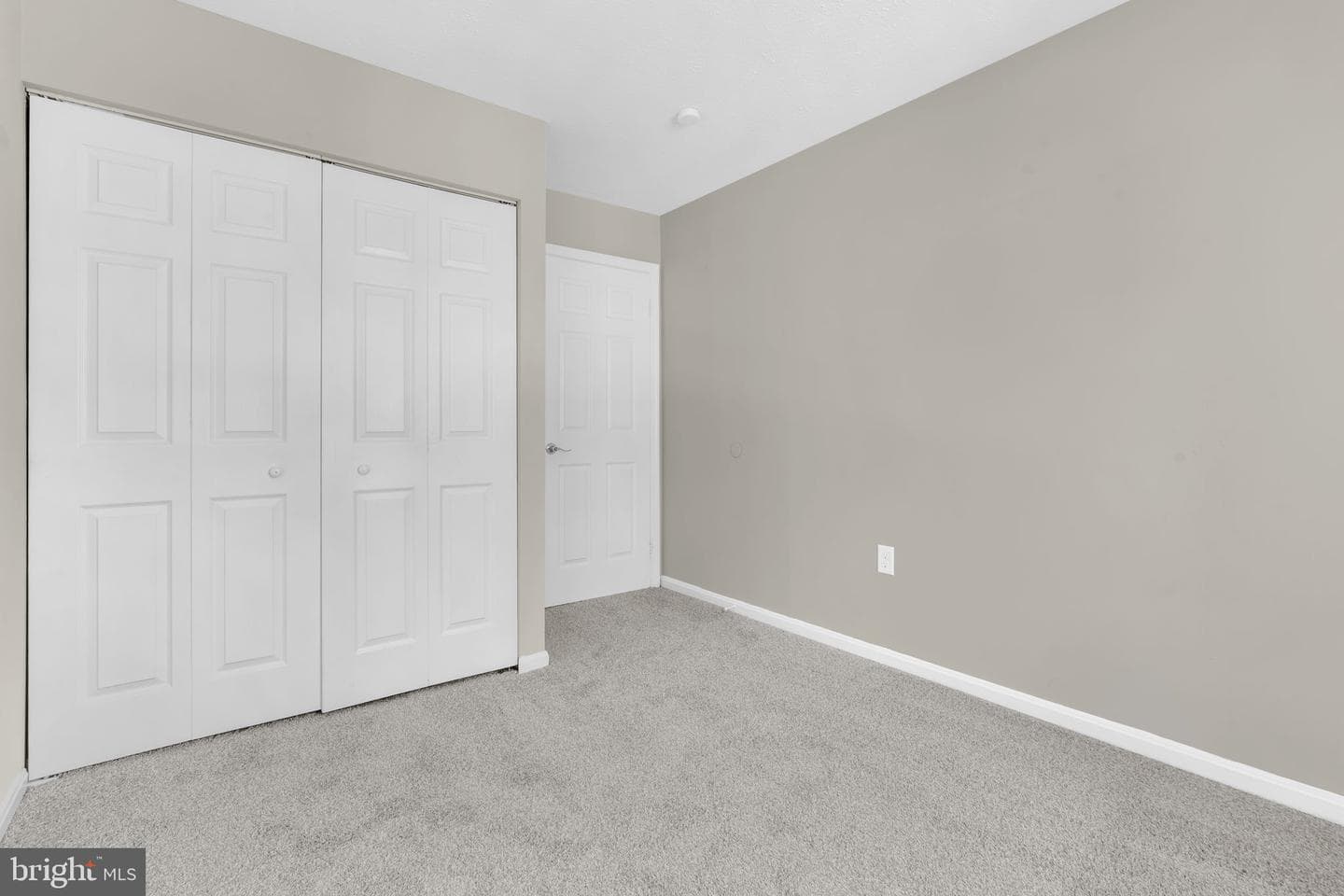 13 King James Place photo 20