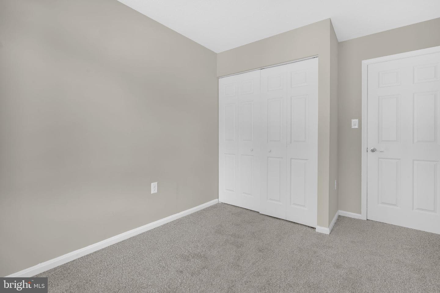 13 King James Place photo 21