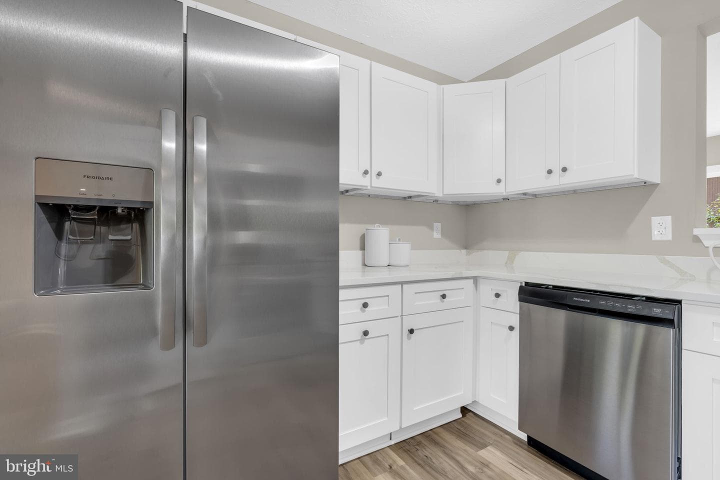 13 King James Place photo 5