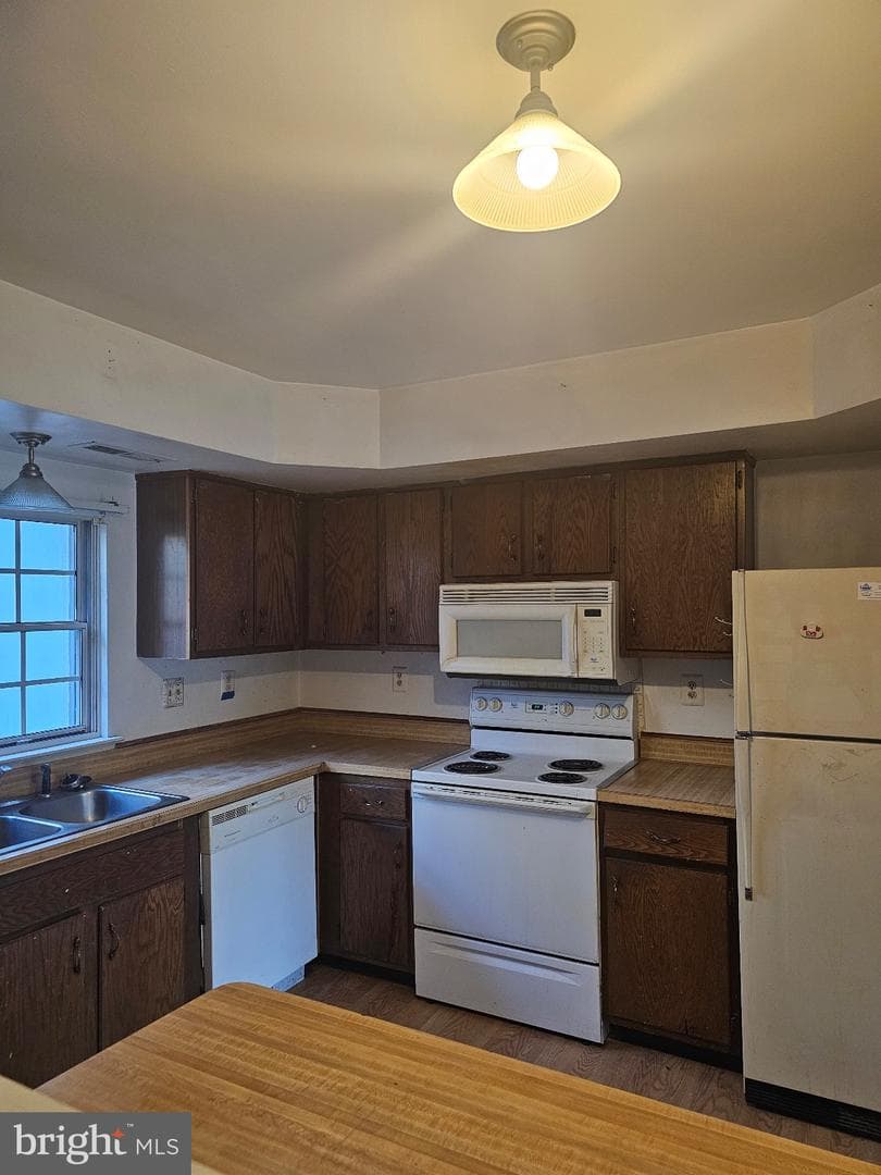 3705 Kempsford Field Place photo 3
