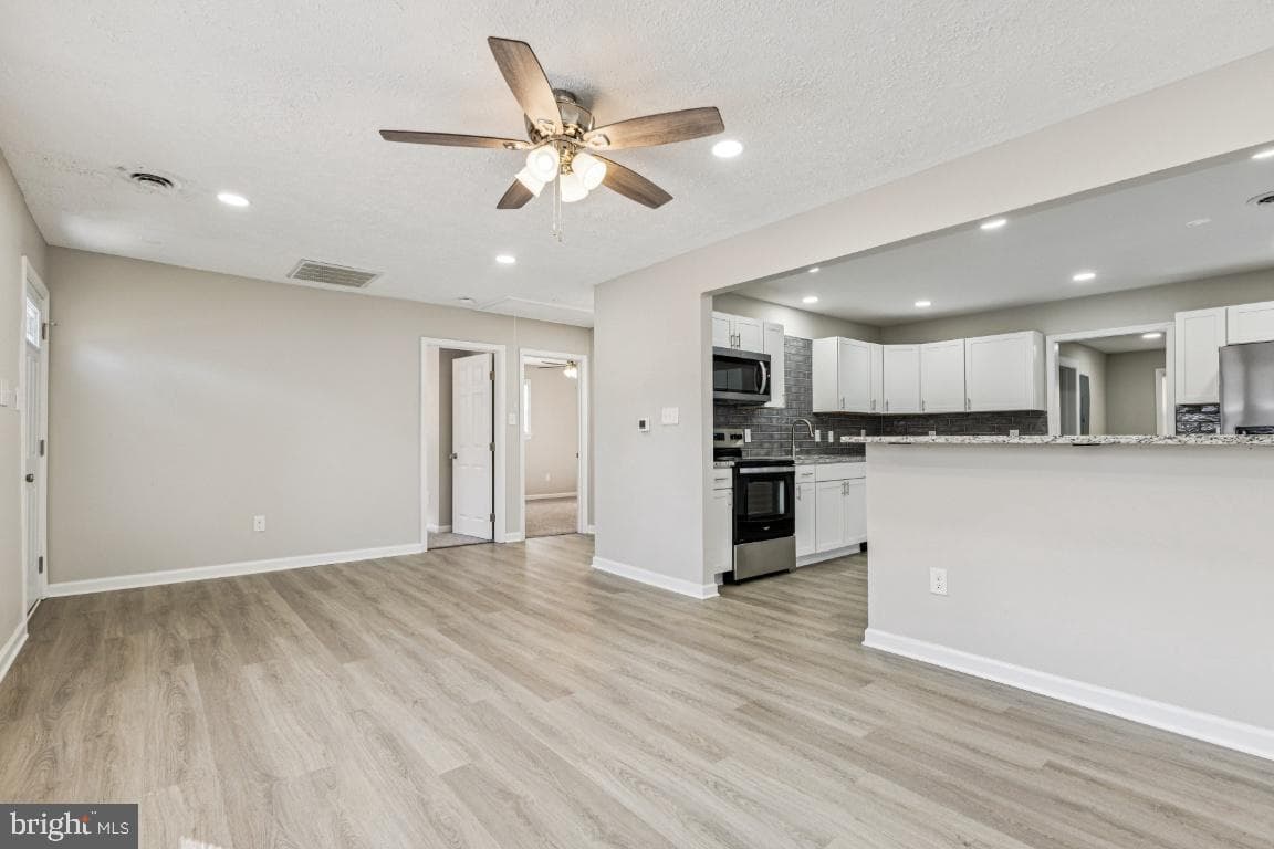 12816 Thompson Drive photo 7