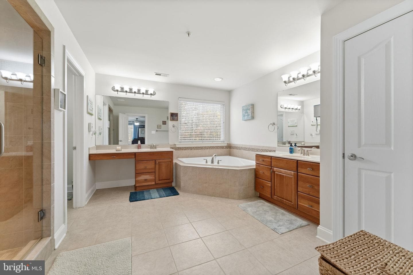 4505 Coachmans Path Court photo 31