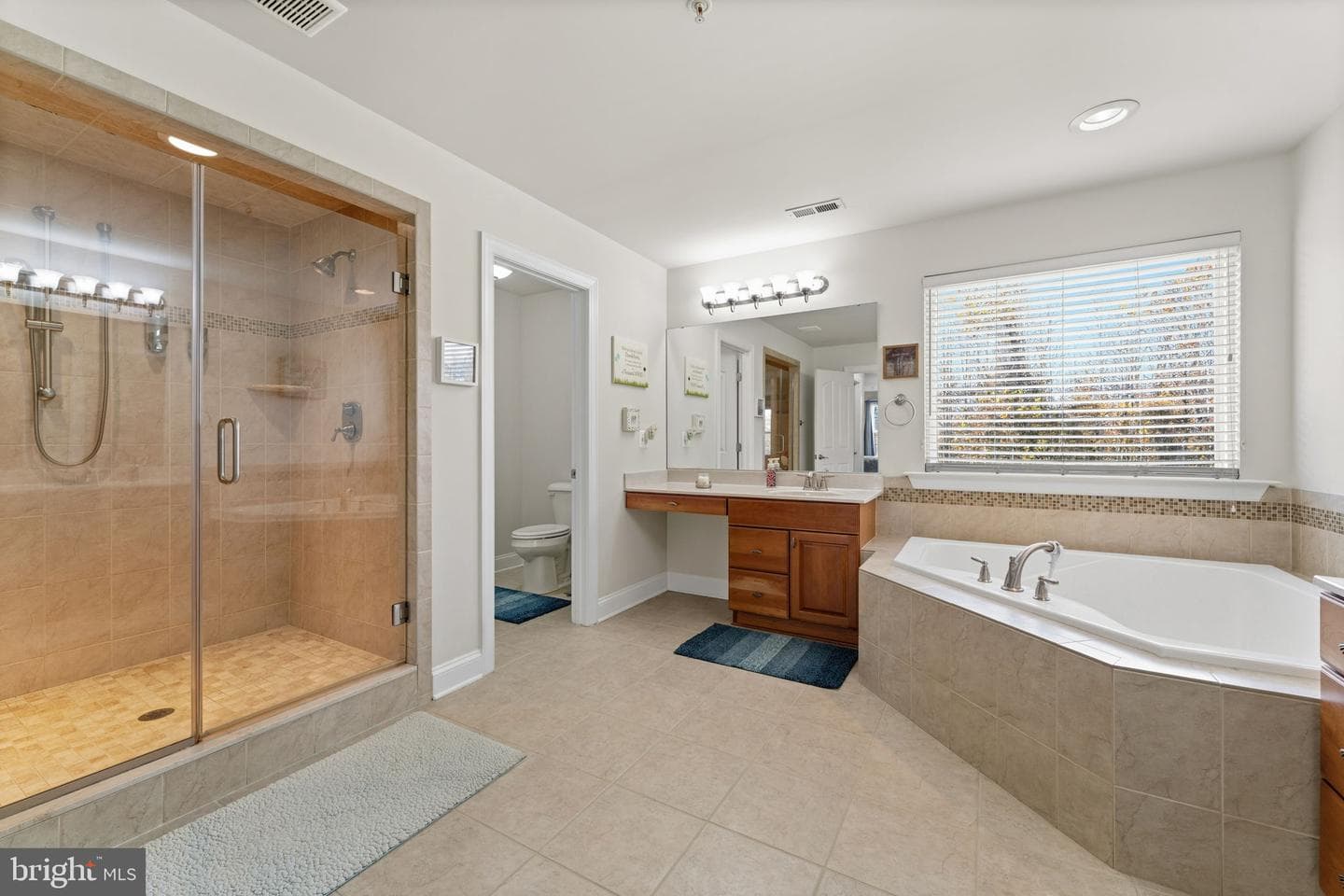4505 Coachmans Path Court photo 32