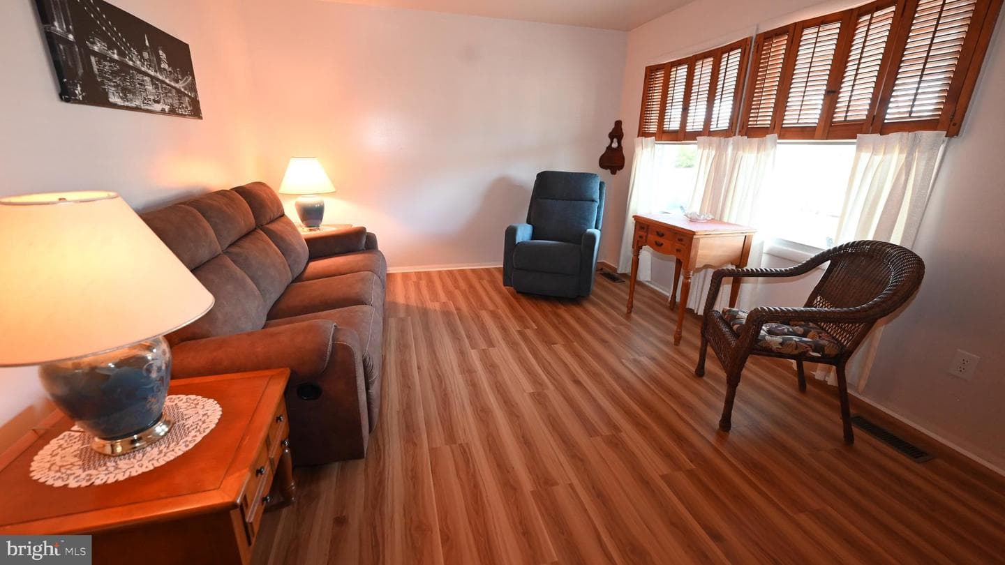 137 Garner Avenue photo 11