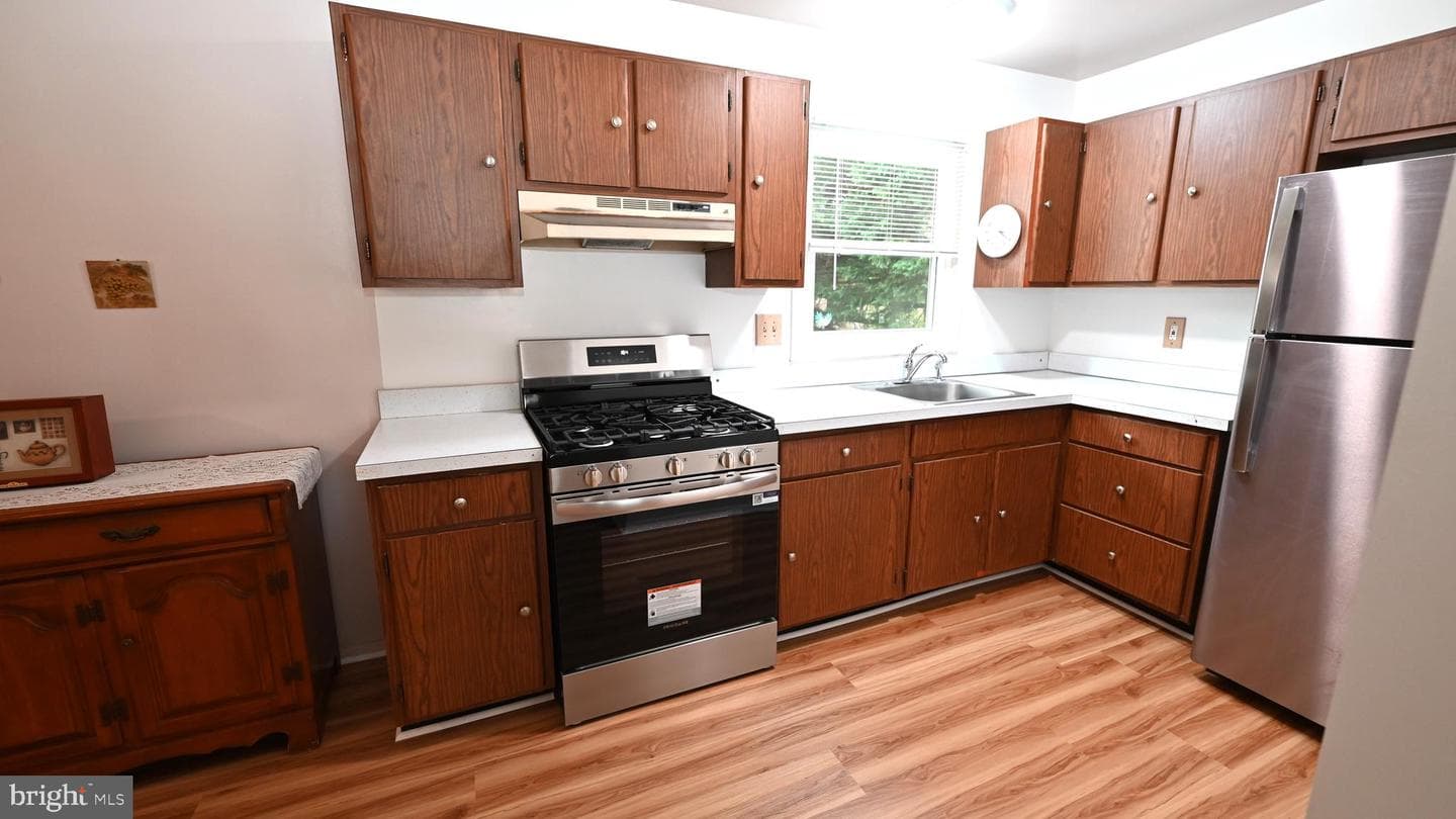 137 Garner Avenue photo 2
